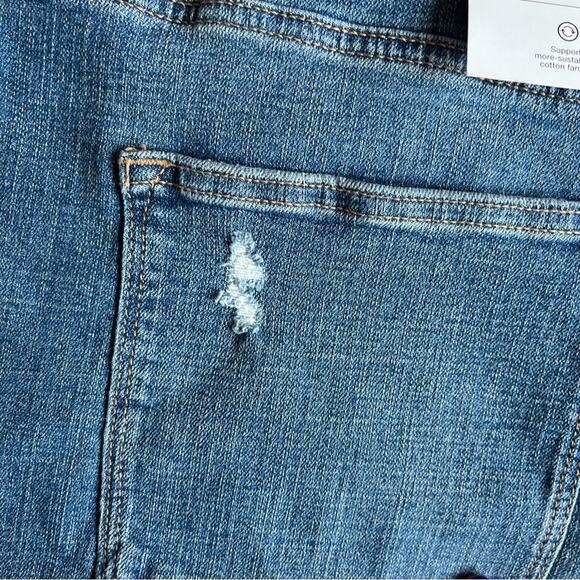 NWT! Sonoma Medium Wash Distressed High Rise Shorts Size 24W - Picture 5 of 8